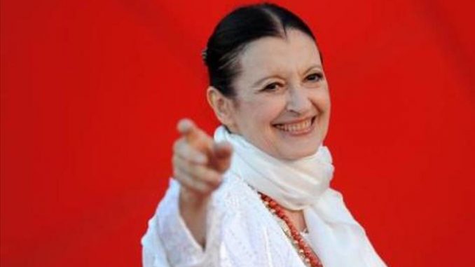 Carla Fracci danza ancora, nonostante i suoi 80 anni Carla Fracci danza ancora, nonostante i suoi 80 anni