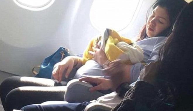 Una donna partorisce in aereo a 3000 miglia di altitudine Una donna partorisce in aereo a 3000 miglia di altitudine