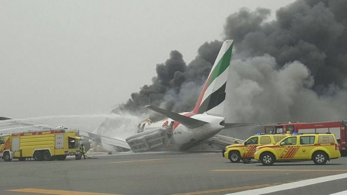 aereo in fiamme