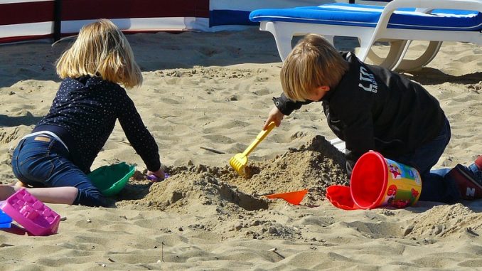 Lasciate giocare in pace i vostri figli Lasciate gocare in pace i vostri figli
