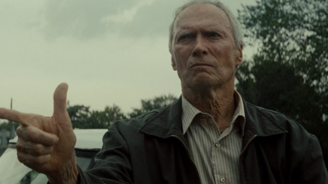 Clint Eastwood difende le osservazioni razziste di Trump Clint Eastwood difende le osservazioni razziste di Trump