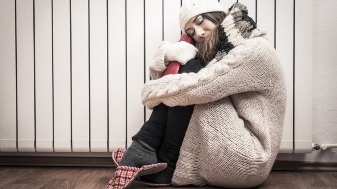 RAGAZZA FREDDOLOSA. RAGAZZA FREDDOLOSA.
