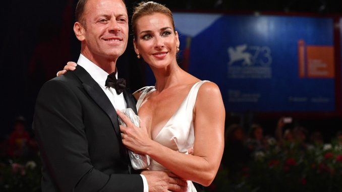 ROCCO SIFFREDI E LA MOGLIE ROSA CARACCIOLO ALLA 73° MOSTRA DEL CINEMA DI VENEZIA. ROCCO SIFFREDI E LA MOGLIE ROSA CARACCIOLO ALLA 73° MOSTRA DEL CINEMA DI VENEZIA.