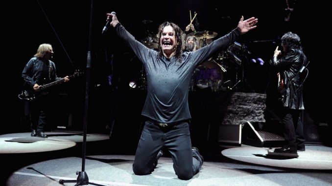 Il 28 ottobre uscirà The Ultimate Collection, raccolta celebrativa della carriera dei Black Sabbath. La band inglese sta portando a termine il tour d’addio. Black Sabbath