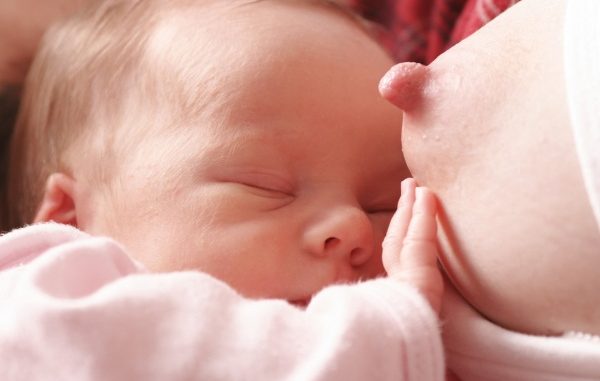 Come stimolare neonato a succhiare Come stimolare neonato a succhiare
