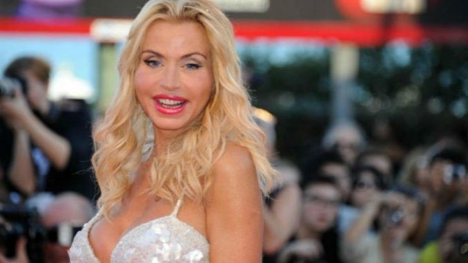 gf-vip-gli-auguri-di-valeria-marini-a-pierfrancesco-pingitore GF Vip, gli auguri di Valeria Marini a Pierfrancesco Pingitore