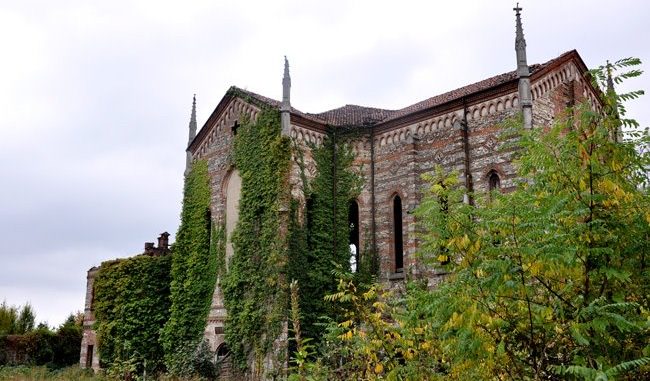 Abbandonato l’ex Oratorio di San Luigi a Merate Abbandonato l’ex Oratorio di San Luigi a Merate.