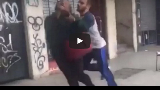 Video: senzatetto scaraventato a terra da un rugbista mentre gli amici lo filmano Julian Cirigliano