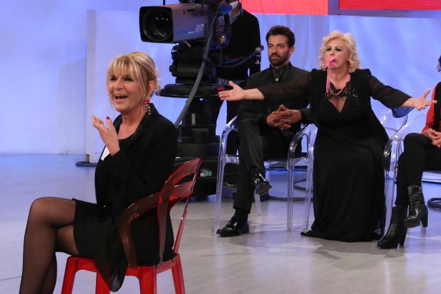 tina-e-laura-laureti-sono-venute-alle-mani-uomini-e-donne Tina e Laura Laureti sono venute alle mani, Uomini e Donne