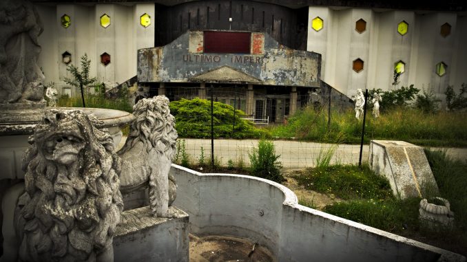 ultimoimperoleone Ingresso ex "Ultimo Impero" con leone in marmo