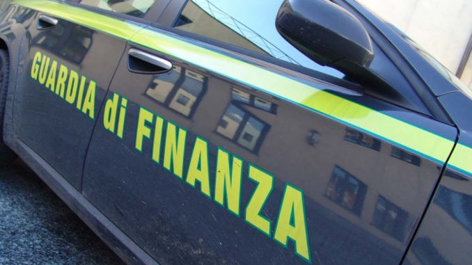 Camorra, 16 in manette. Anche un direttore di banca Camorra, 16 in manette. Anche un direttore di banca