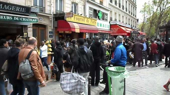 Parigi: il primo centro d'accoglienza per rifugiati Parigi: il primo centro d'accoglienza per rifugiati