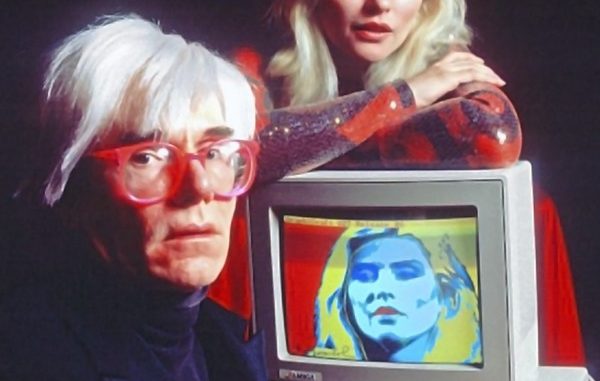 53269-andy_warhol_e_debby_harry_al_lincoln_center_per_la_presentazione_di_amiga_1000_1985