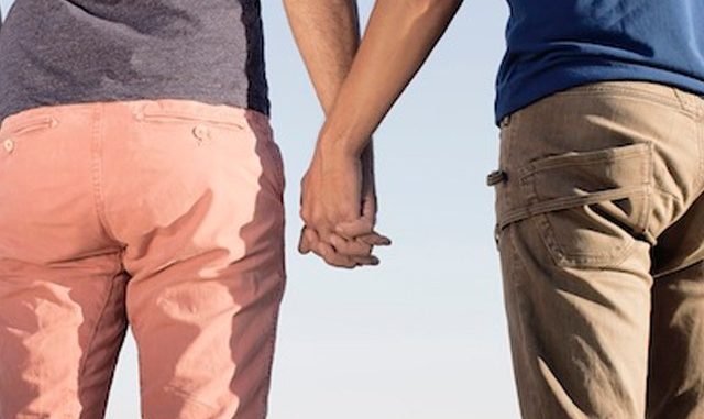 Omosessualità latente maschile: 10 indizi per capire se è gay Omosessualità latente maschile: 10 indizi per capire se è gay