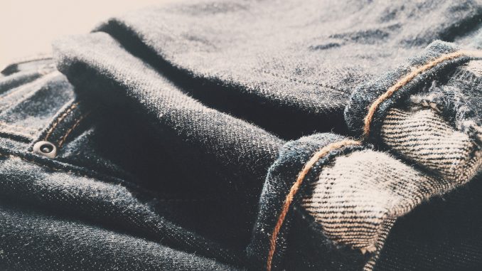 come-indossare-i-jeans-grigi Come indossare i jeans grigi