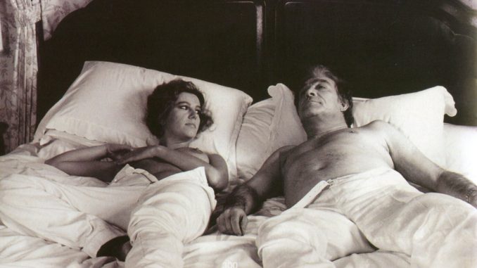 La risata dopo aver fatto l'amore di Stefania Sandrelli e Ugo Tognazzi nel film "Dove vai in vacanza". La risata dopo aver fatto l'amore di Stefania Sandrelli e Ugo Tognazzi nel film "Dove vai in vacanza".