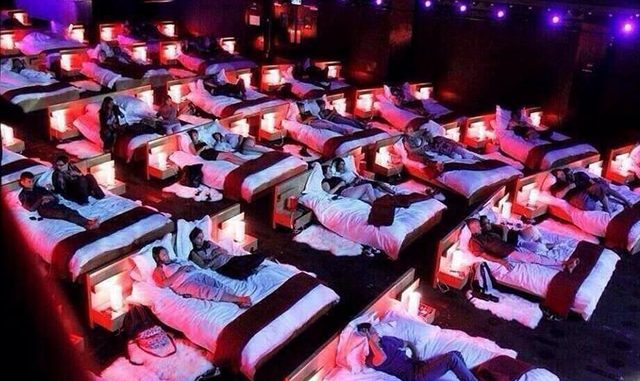 napoli-cinema-con-i-letti-al-posto-delle-poltroncine Napoli: cinema con i letti al posto delle poltroncine