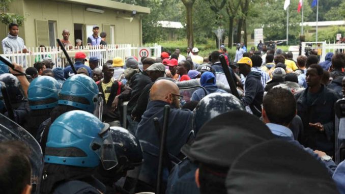 parco-sempione-spari-nella-notte-polizia-contro-immigrati Parco Sempione spari: nella notte polizia contro immigrati