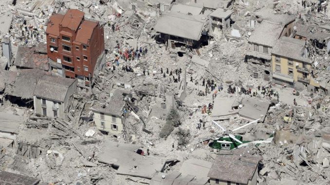 terremoto-ad-amatrice-crolla-il-palazzo-rosso-simbolo-di-speranza Terremoto: ad Amatrice crolla il "palazzo rosso" simbolo di speranza