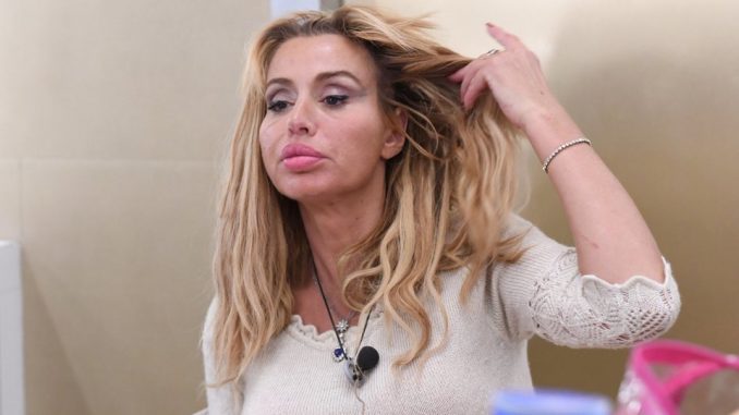Valeria Marini, sola contro tutti al GF Vip Valeria Marini, sola contro tutti al GF Vip