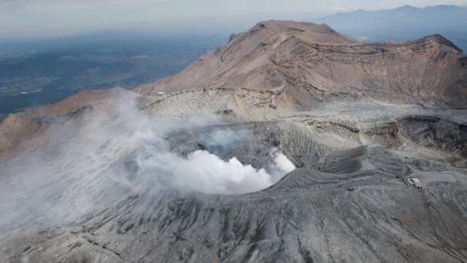 eruzione-vulcano-aso-in-giappone