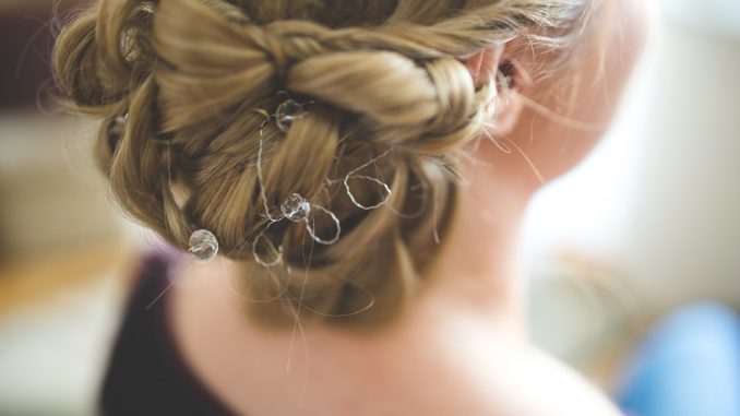 Acconciature per bambine: matrimonio, comunione, cresima acconciatura