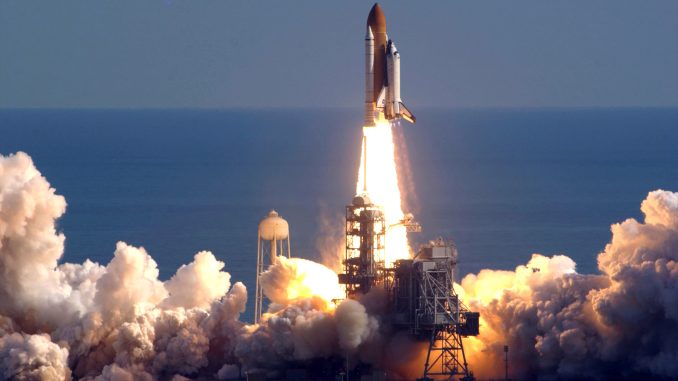 Il lancio della NASA con a bordo i tre cosmonauti. Il lancio della NASA con a bordo i tre cosmonauti.
