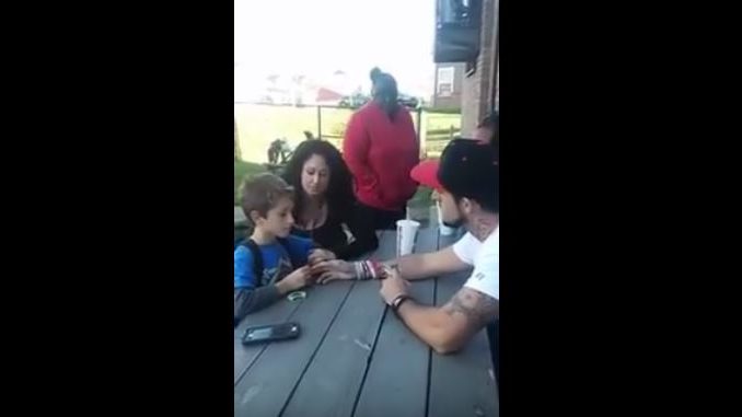 padre-parla-con-il-figlio