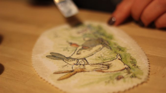 decoupage con carta di riso su vetro: alcune idee