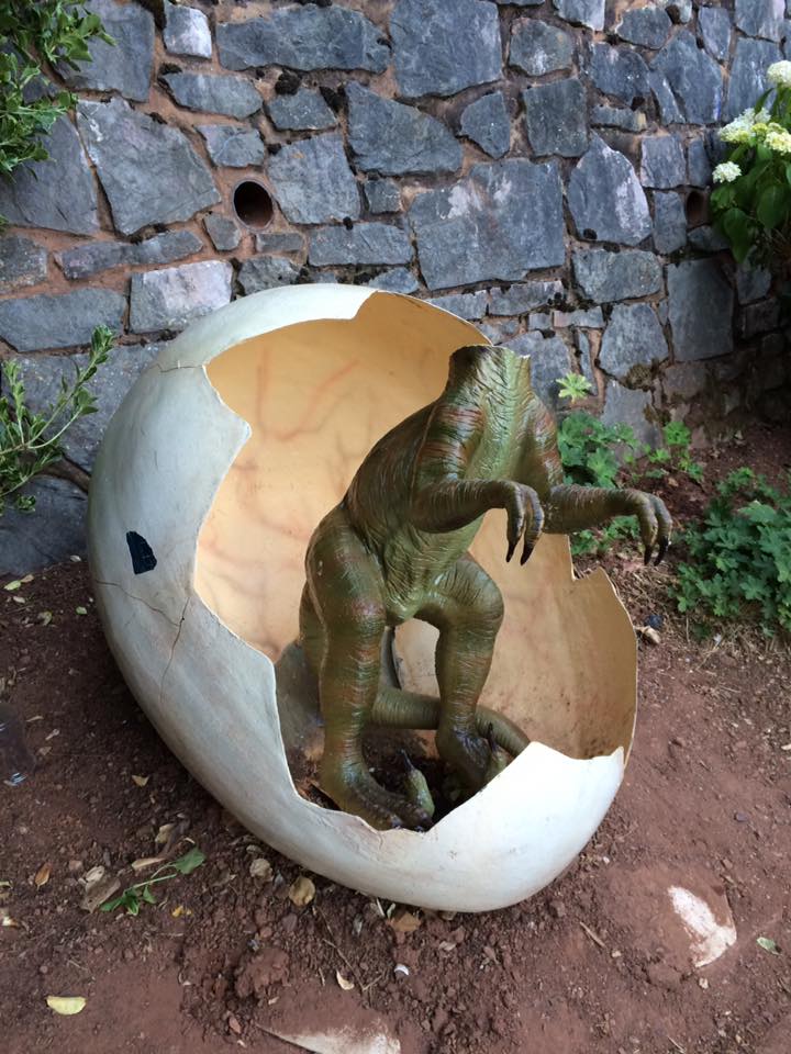 DONNA SI MASTURBA CON DINOSAURO. DONNA SI MASTURBA CON DINOSAURO.