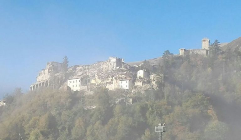 terremoto-centro-italia-arquata