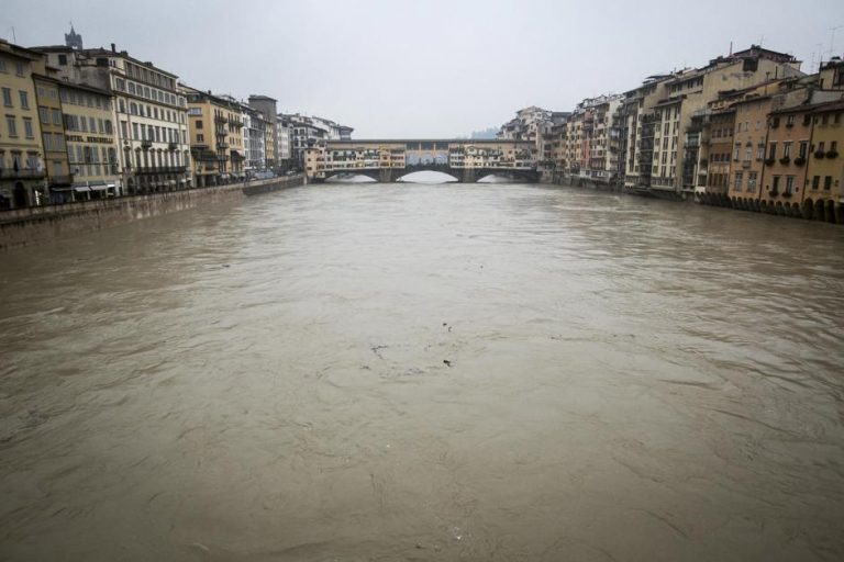 MALTEMPO A FIRENZE: PIENA DEL FIUME ARNO