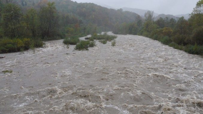 Allerta maltempo in Liguria e Piemonte: esonda il Tanaro Allerta maltempo in Liguria e Piemonte: esonda il Tanaro
