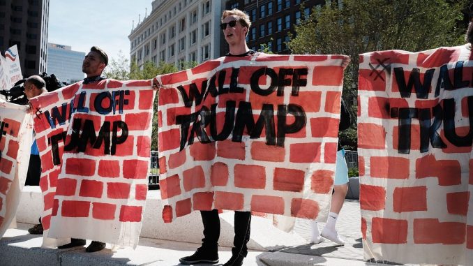 Trump conferma: muro al confine e via 3mln di clandestini trump