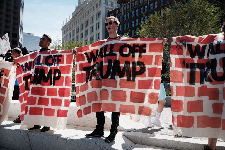 Trump conferma: muro al confine e via 3mln di clandestini trump