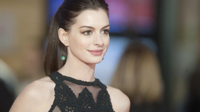 Anne Hathaway, protagonista de Il Diavolo veste prada ha compiuto 34 anni Anne Hathaway, protagonista de Il Diavolo veste prada ha compiuto 34 anni