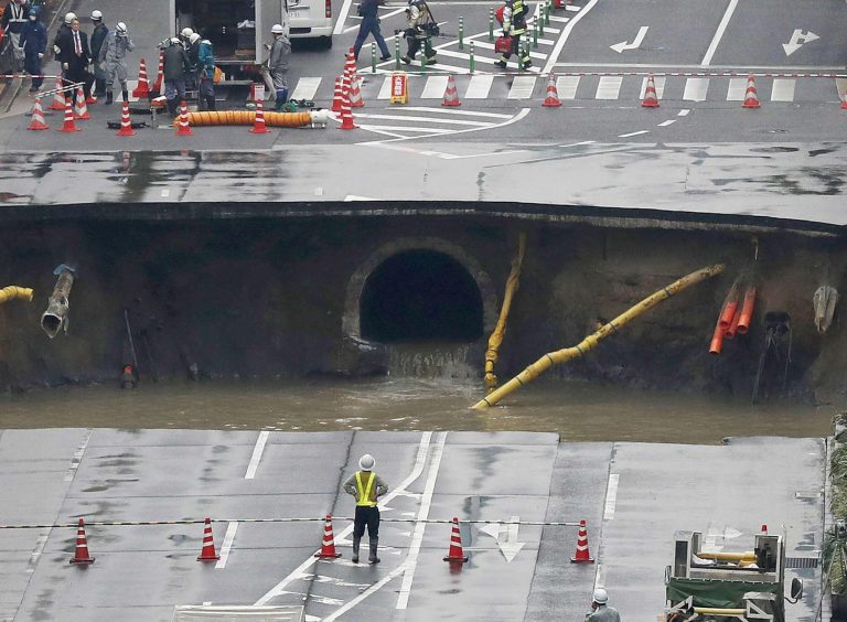 Giappone da record: sistemata la buca di Fukuoka in due giorni fukoka