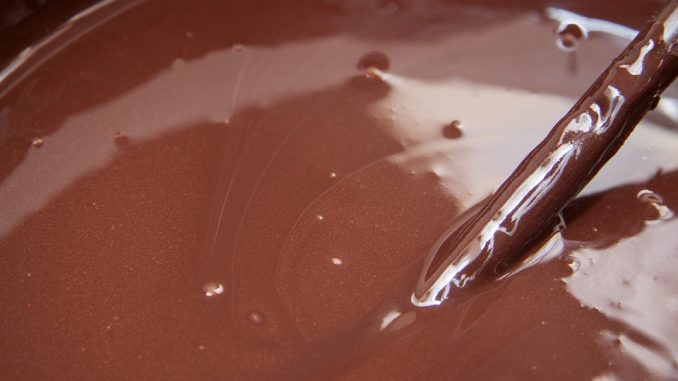 come-fare-una-mousse-al-cioccolato-e-avocado-vegana