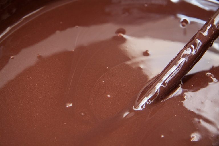 come-fare-una-mousse-al-cioccolato-e-avocado-vegana