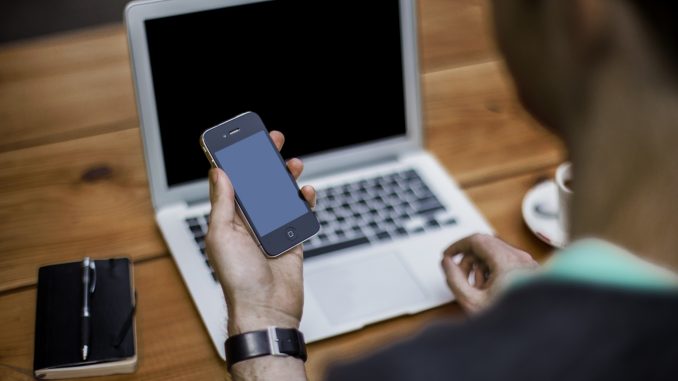 come-trasferire-i-dati-tra-cellulare-e-computer Come trasferire i dati tra cellulare e computer