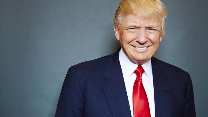 Donald Trump 70 anni ora nuovo Presidente degli Stati Uniti. Finalmente ha raggiunto il suo più grande obbiettivo. Uomo è sempre al centro dell'attenzione, un presentatore, un costruttore, un economo, un playboy, un politico, un leader dei media. Penultimo di cinque figli, nato a New York, fin da subito un grande ribelle, a tal punto che a soli 13 anni, il padre lo manda a studiare all accademia militare di New York. Trump termina gli studi e si laurea nel 1968 in economia presso la Wharton School, University of Pennsylvania. Determinato e ambizioso, poco dopo tre anni dalla laurea era già al comando della società del padre a cui modificò il nome in: Trump Organization. Nel 1983 porta a termine la costruzione del grattacielo sulla Quinta Avenue, il Trump Tower, adibito a mega spazi commerciali e con appartamenti di lusso. Sempre stato un playboy, amante dei club, della vita notturna e delle modelle. Tanto che al 1996 al 2015 prende la direzione del concorso di bellezza Miss Usa. Nel frattempo è un leader in televisione: presentatore e addirittura co-produttore di uno degli show più seguiti: "The Apprentice". Mentre brillava la sua carriera di presentatore era decisamente sull'orlo del fallimento quella di imprenditore: tutti i suoi hotel e suoi casinò avevano avuto l'amministrazione controllata sei volte in quel periodo. Il 2015 è lagno dell'inizio della sua carriera politica: Trump si candida per la nomination repubblicana promettendo di proteggere i ceti medio bassi. Tutta la sua campagna elettorale aveva alla base gli attacchi al presidente Barack Obama. La sua corsa direzione Casa Bianca non temeva rivali, fece delle debolezze di Hilary Clinton un trampolino verso il raggiungimento dei suoi obbiettivi. Ma Trump era osservato, un personaggio pubblico e spesso contestato sopratutto a causa delle incongruenze riguardo il suo reddito e dalla sua ambigua condotta sociale. Evasore fiscale, tasse mai pagate per anni e anni, con relazioni pericolose: ci fu presto uno scandalo. In seguito ad alcune registrazioni di commenti offensivi sulle donne , fu accusato molestie e soprusi sessuali. Del resto la sua vita privata era sempre stata non tradizionale e incostante: tre mogli, cinque figli. Il suo primo successo in politica avviene nel 2011 con la vittoria sul suo avversario Repubblicano Ted Cruz. Fino a che, lo scorso maggio 2016 è ufficialmente il candidato repubblicano per la presidenza degli Stati Uniti d'America. E oggi è il Presidente degli Stati Uniti d'America.