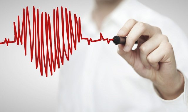 Come trovare e misurare il battito cardiaco da soli Come trovare e misurare il battito cardiaco da soli
