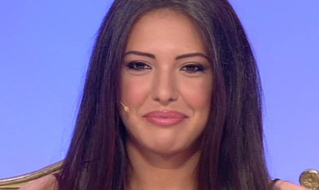 i-dubbi-di-francesco-e-la-gelosia-di-clarissa-a-uominiedonne I dubbi di Francesco e la gelosia di Clarissa a UominieDonne