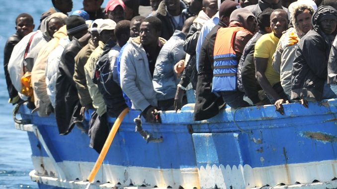 ansa - materi - ansa - andrea acquarone - IMMIGRAZIONE:ALTRI SBARCHI A LAMPEDUSA MENTRE ARRIVA PREMIER
