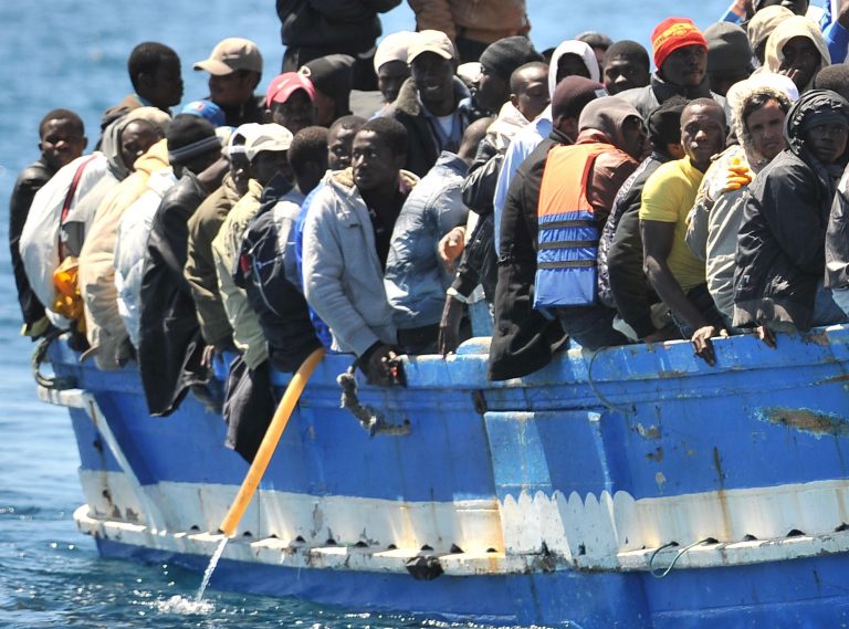 ansa - materi - ansa - andrea acquarone - IMMIGRAZIONE:ALTRI SBARCHI A LAMPEDUSA MENTRE ARRIVA PREMIER