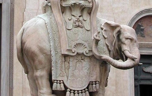 roma_vandalismo-su-statue-ed-elefantino
