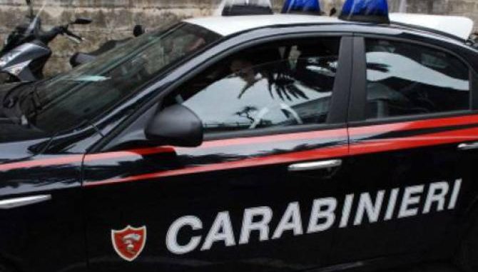 uccide-la-moglie-a-coltellate-poi-va-al-bar Uccide la moglie a coltellate, poi va al bar