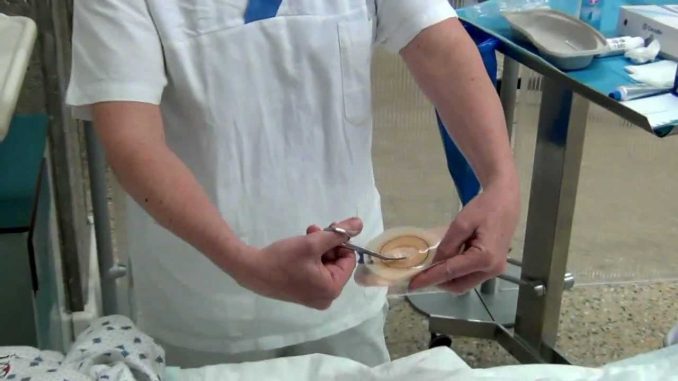 visite-hard-il-medico-paga-ispezioni-rettali-alle-pazienti ispezioni rettali