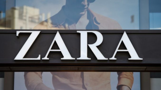 Zara: trova cadavere di un topo cucito nell'abito Zara: trova cadavere di un topo cucito nell'abito