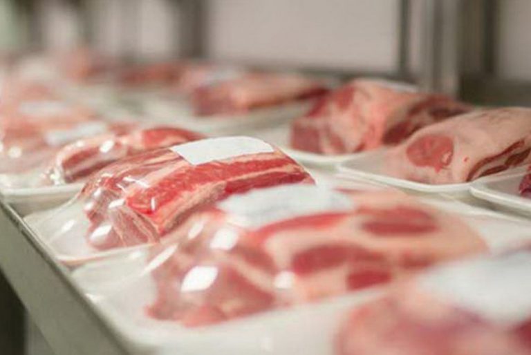 Zagabria: 40 tonnellate di carne infetta e scaduta in vendita Zagabria: 40 tonnellate di carne infetta e scaduta in vendita